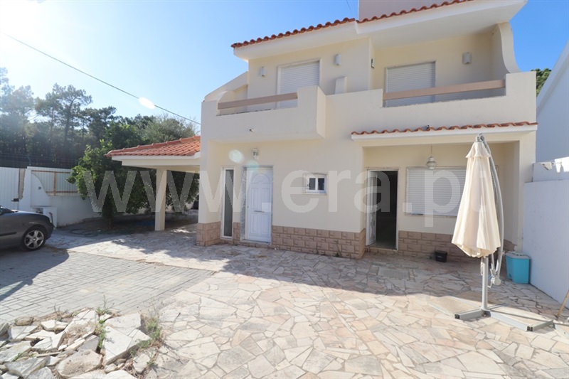 Moradia Isolada T3 / Almada, Charneca de Caparica e Sobreda