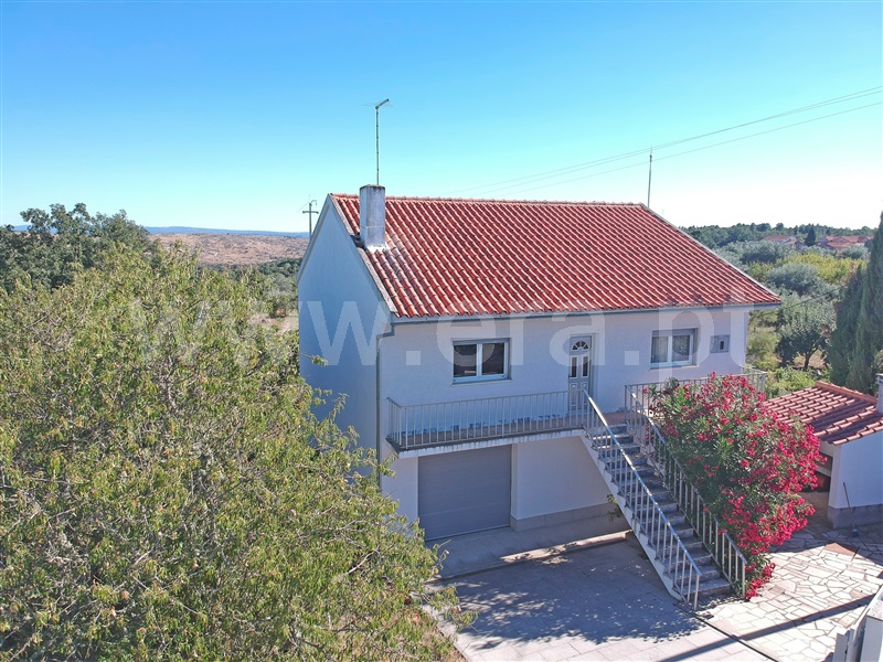 Moradia Isolada T3 / Almeida, Monteperobolso,Almeida