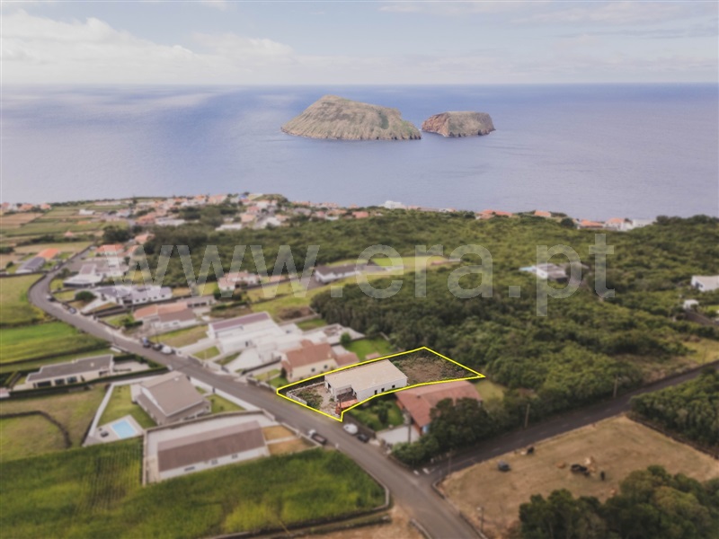 Moradia T3 à venda em Feteira, €470.000