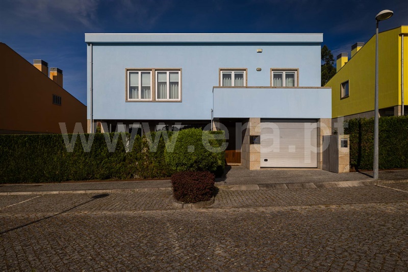 Moradia Isolada T3 / Barcelos, Vila Cova e Feitos