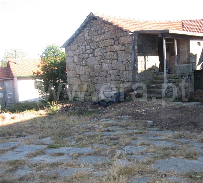 Moradia Isolada T3 / Castro Daire, Gosende