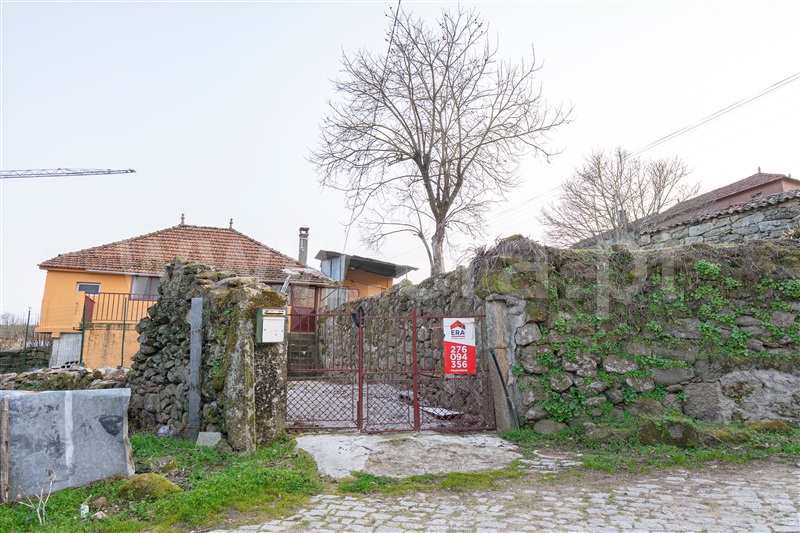 Moradia Isolada T3 / Chaves, Eiras, São Julião de Montenegro e Cela