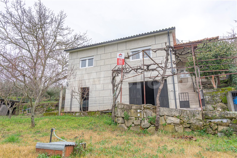 Moradia Isolada T3 / Chaves, Eiras, São Julião de Montenegro e Cela