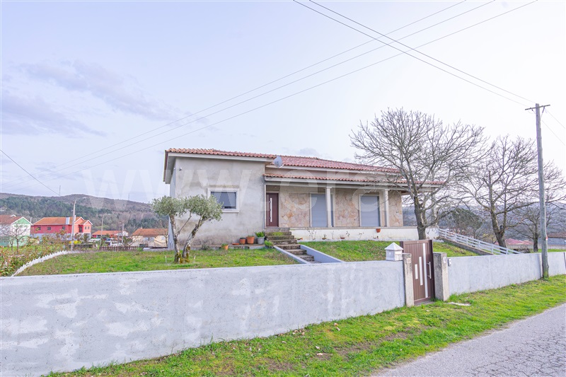 Moradia Isolada T3 / Chaves, Santa Leocádia