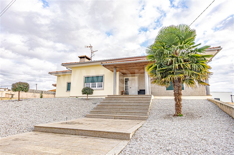 Moradia Isolada T3 / Chaves, Vila Verde da Raia