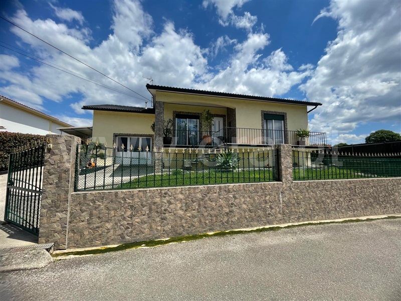 Moradia Isolada T3 / Estarreja, Canelas e Fermelã