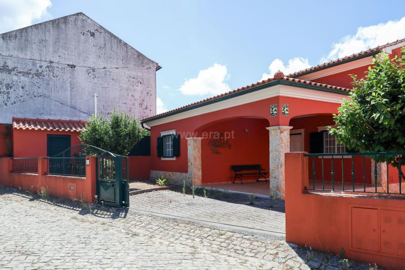 Moradia Isolada T3 / Figueiró dos Vinhos, Arega