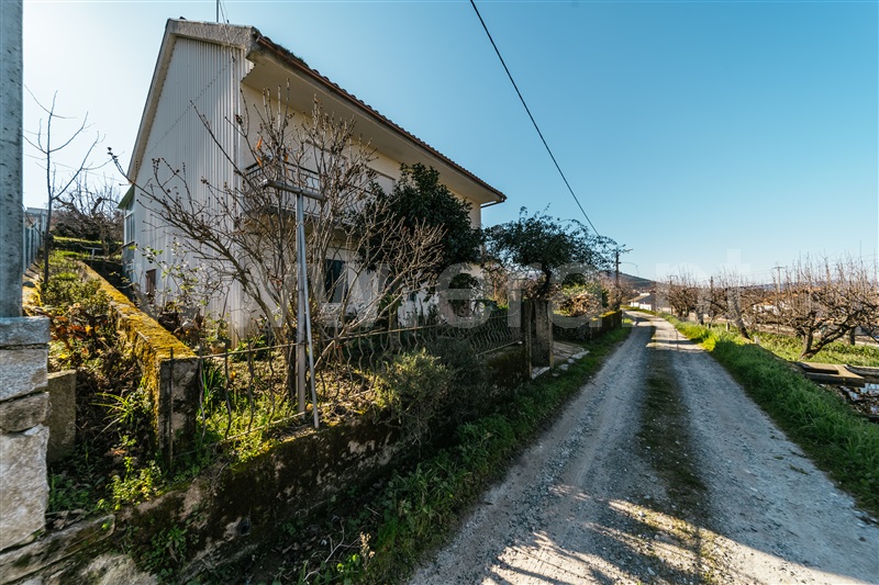 Moradia Isolada T3 / Fundão, Donas
