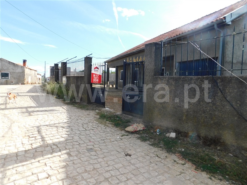 Moradia Isolada T3 / Fundão, Quintãs