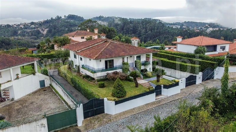 Moradia Isolada T3 / Guimarães, Abação e Gémeos
