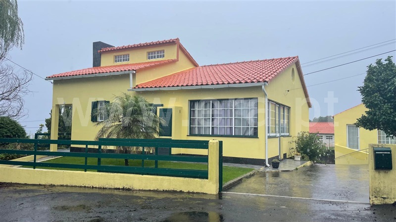 Moradia Isolada T3 / Lajes do Pico, Ribeirinha