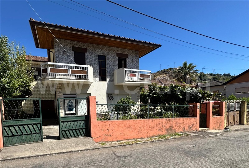 Moradia Isolada T3 / Lamego, Cambres