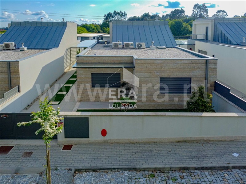 Moradia Isolada T3 / Lousada, Lustosa e Barrosas (Santo Estêvão)