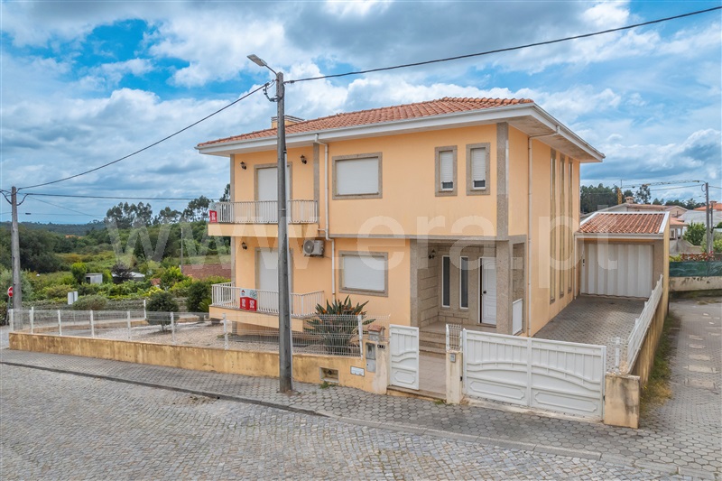 Moradia Isolada T3 / Lousada, Lustosa e Barrosas (Santo Estêvão)