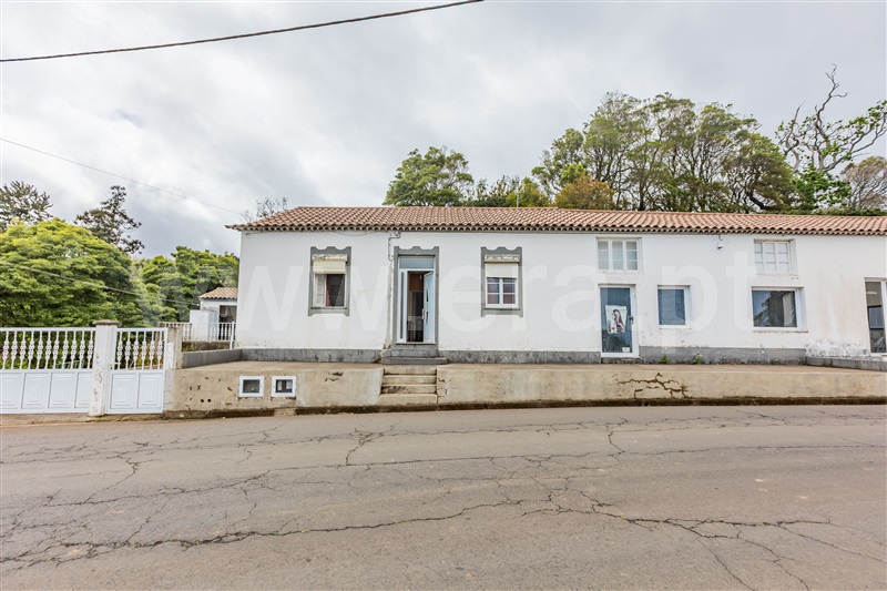 Moradia Isolada T3 / Nordeste, Lomba da Fazenda