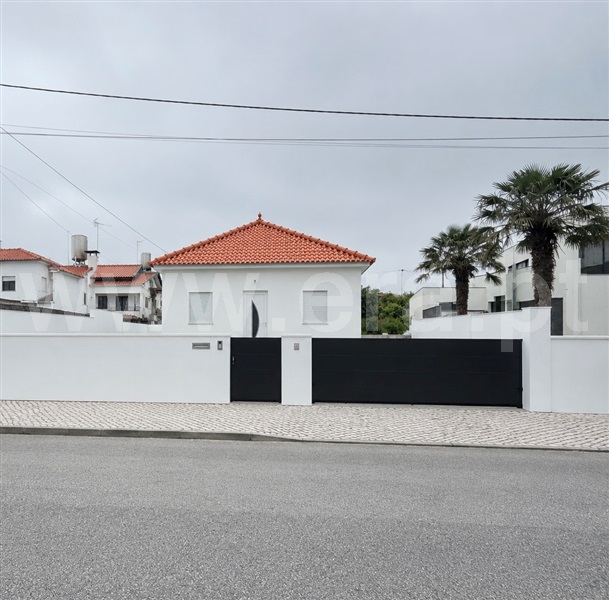 Moradia Isolada T3 / Oliveira de Azeméis, Oliveira de Azeméis, Santiago de Riba-Ul, Ul, Macinhata da Seixa e Madail