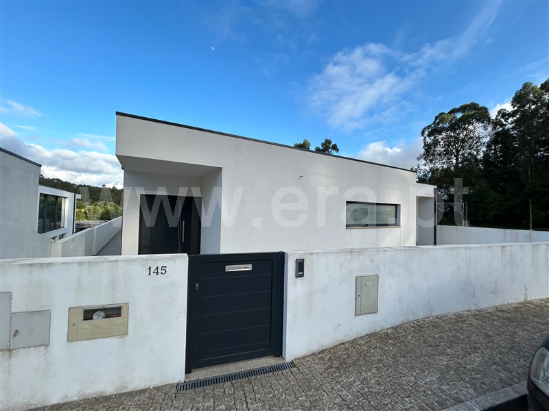 Moradia Isolada T3 / Paços de Ferreira, Frazão Arreigada