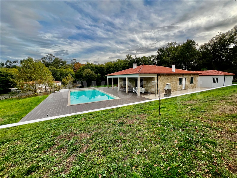 Moradia Isolada T3 / Paredes de Coura, Formariz e Ferreira