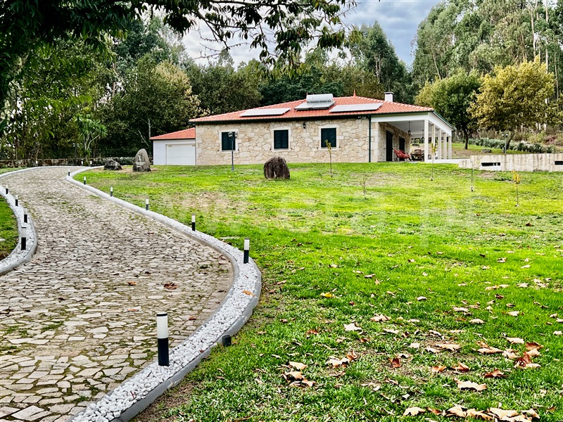 Moradia Isolada T3 / Paredes de Coura, Formariz e Ferreira