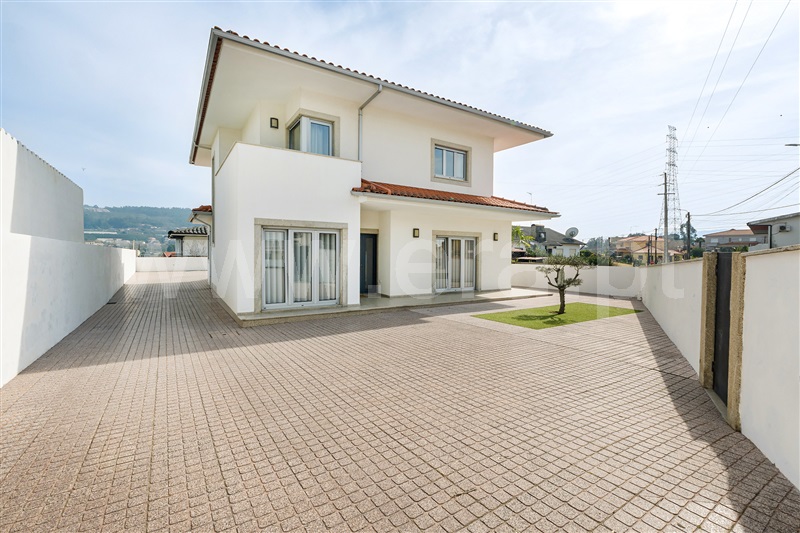 Moradia Isolada T3 / Penafiel, Guilhufe e Urrô