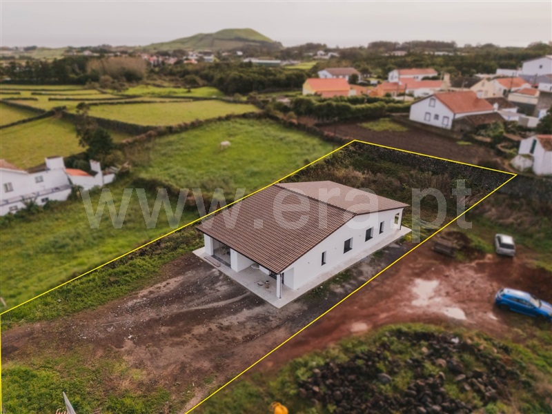Moradia Isolada T3 / Praia da Vitória, Fonte do Bastardo