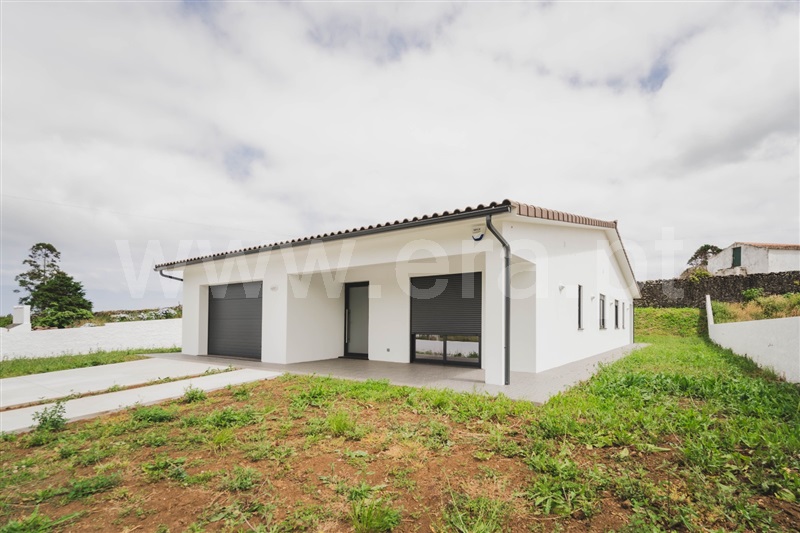 Moradia Isolada T3 / Praia da Vitória, Fonte do Bastardo