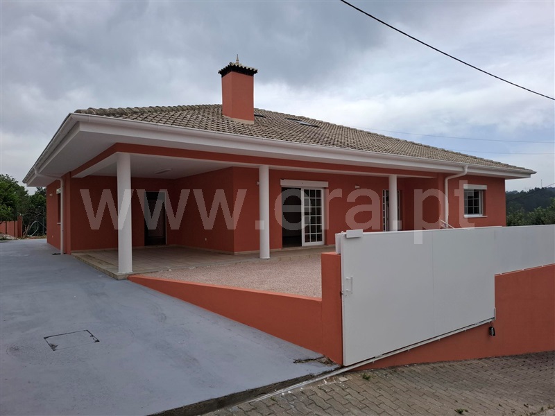 Moradia Isolada T3 / Santa Maria da Feira, Canedo, Vale e Vila Maior
