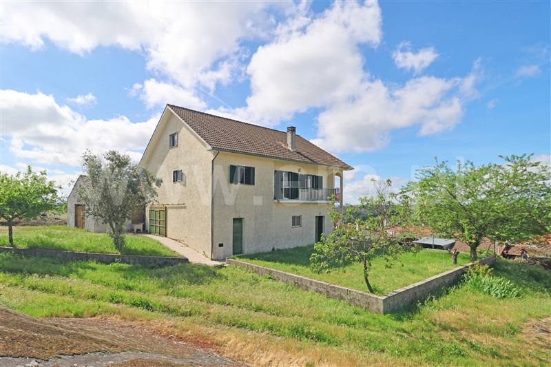 Moradia Isolada T3 / Sátão, Romãs, Decermilo e Vila Longa