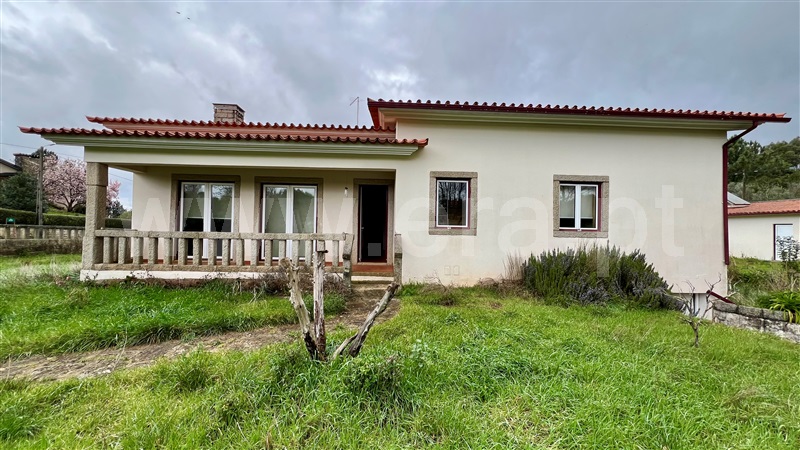 Moradia Isolada T3 / Seia, Carragozela e Várzea de Meruge