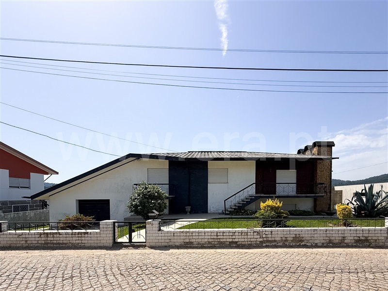 Moradia Isolada T3 / Trofa, Alvarelhos e Guidões