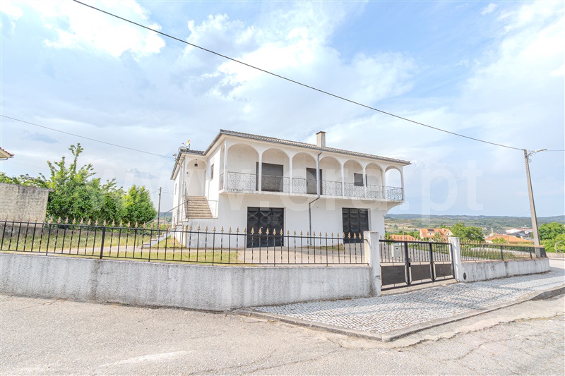 Moradia Isolada T3 / Valpaços, Lebução, Fiães e Nozelos