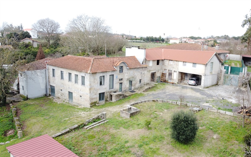Moradia Isolada T3 / Vila Nova de Famalicão, Carreira e Bente