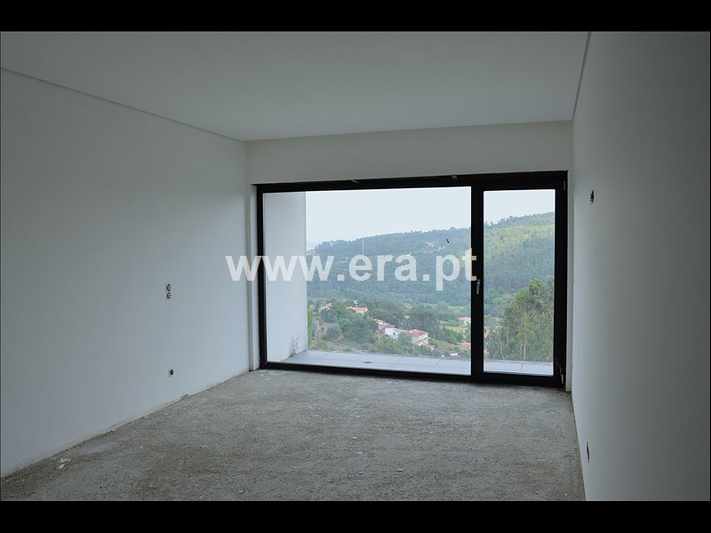 Moradia T3 à venda em Carreiras (São Miguel) e Carreiras (Santiago), Vila Verde — foto 2