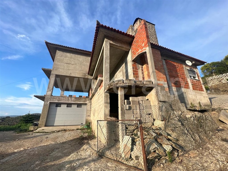 Moradia Isolada T4 Alijó, Vale de Mendiz, Casal de Loivos e Vilarinho de Cotas - 1359100 - 1