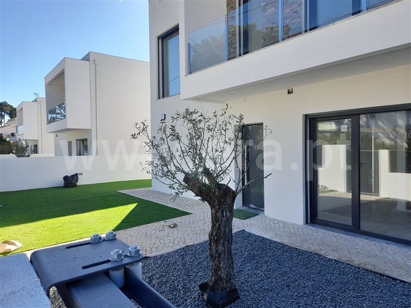Moradia Isolada T4 / Almada, Aroeira