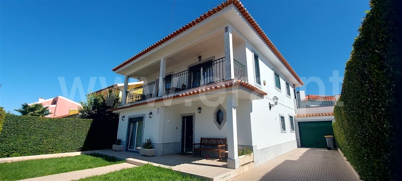 Moradia Isolada T4 / Almada, Aroeira