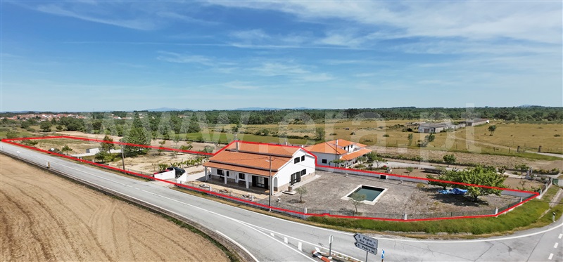 Moradia Isolada T4 / Almeida, São Pedro do Rio Seco, Almeida