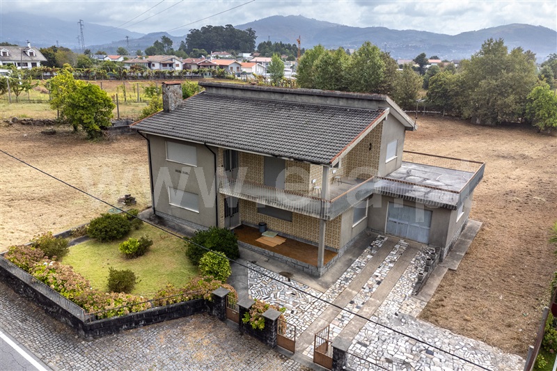 Moradia Isolada T4 / Amares, Amares e Figueiredo
