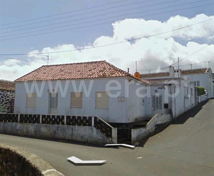 Moradia Isolada T4 / Angra do Heroísmo, Altares