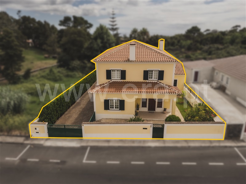 Moradia Isolada T4 / Angra do Heroísmo, Terra Chã