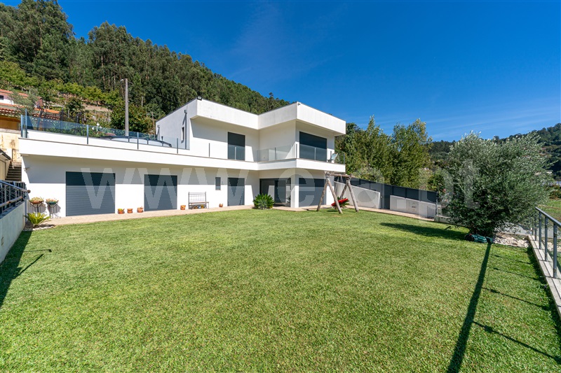 Moradia Isolada T4 / Arouca, Rossas