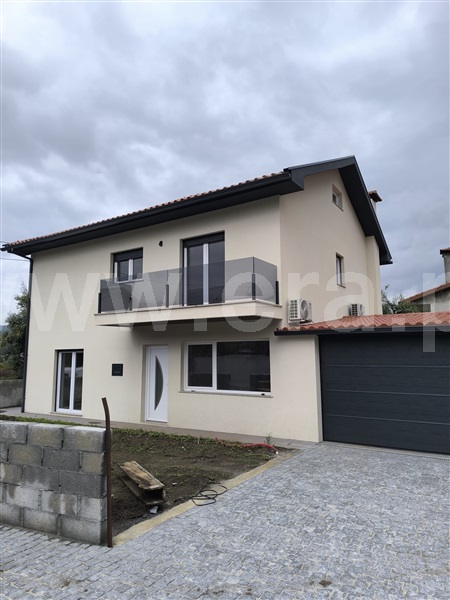Moradia Isolada T4 / Barcelos, Cossourado