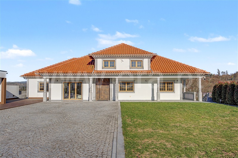 Moradia Isolada T4 / Castro Daire, Mões