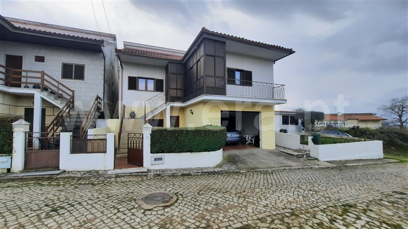 Moradia Isolada T4 / Chaves, Eiras, São Julião de Montenegro e Cela