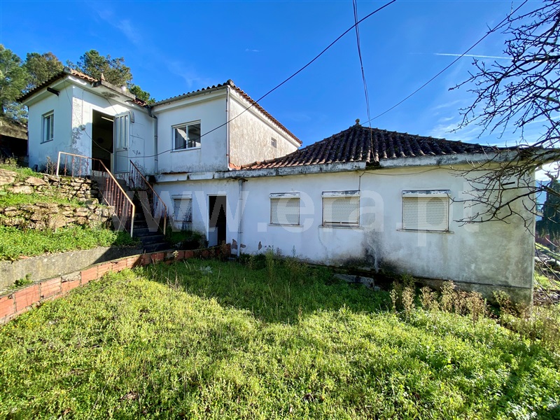 Moradia Isolada T4 / Chaves, Oura