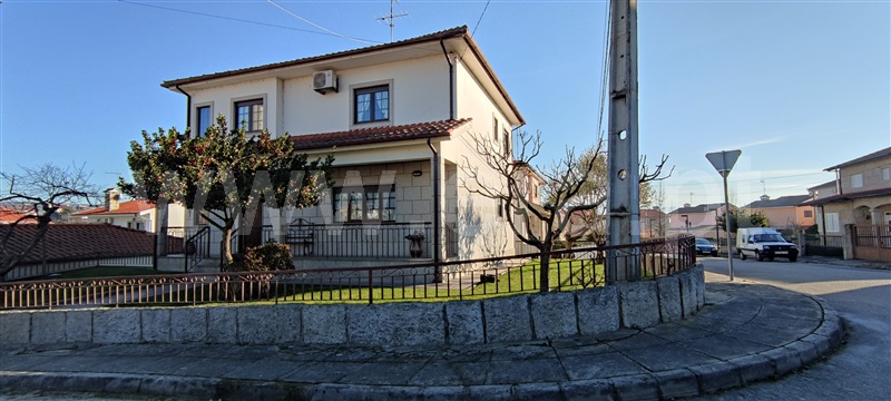 Moradia Isolada T4 / Chaves, Santa Cruz/Trindade e Sanjurge