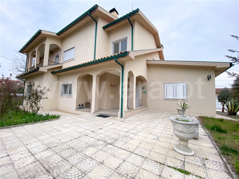 Moradia Isolada T4 Chaves, Santa Cruz/Trindade e Sanjurge - 1421374 - 1
