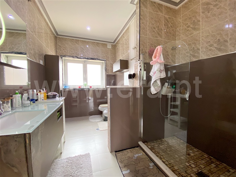 Moradia Isolada T4 Chaves, Santa Cruz/Trindade e Sanjurge - 1421374 - 25