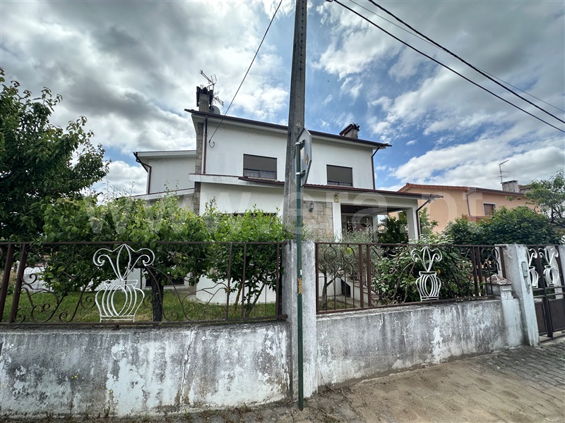Moradia Isolada T4 Chaves, Santa Cruz/Trindade e Sanjurge - 1476770 - 15