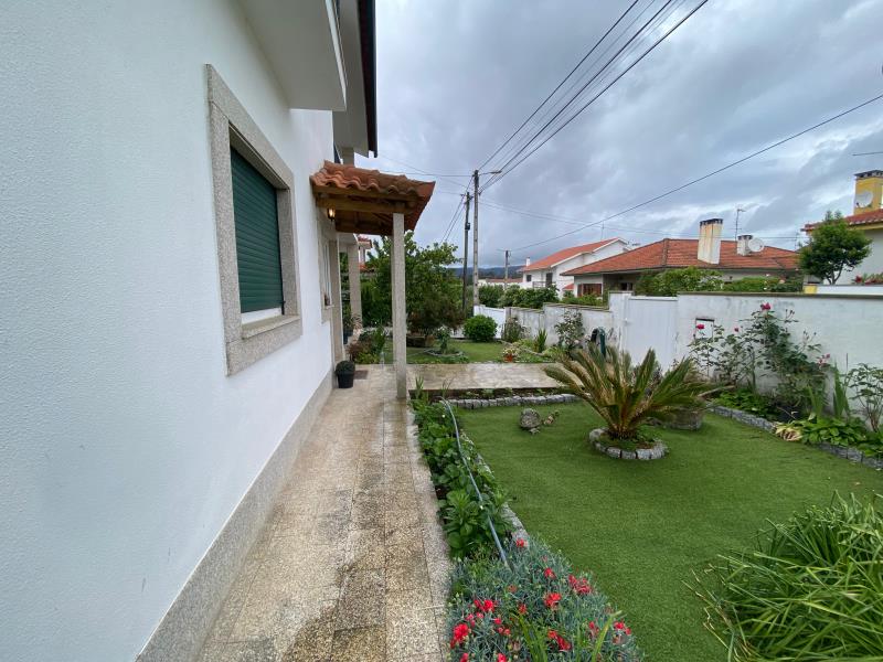 Moradia Isolada T4 Chaves, Santa Cruz/Trindade e Sanjurge - 1491057 - 1